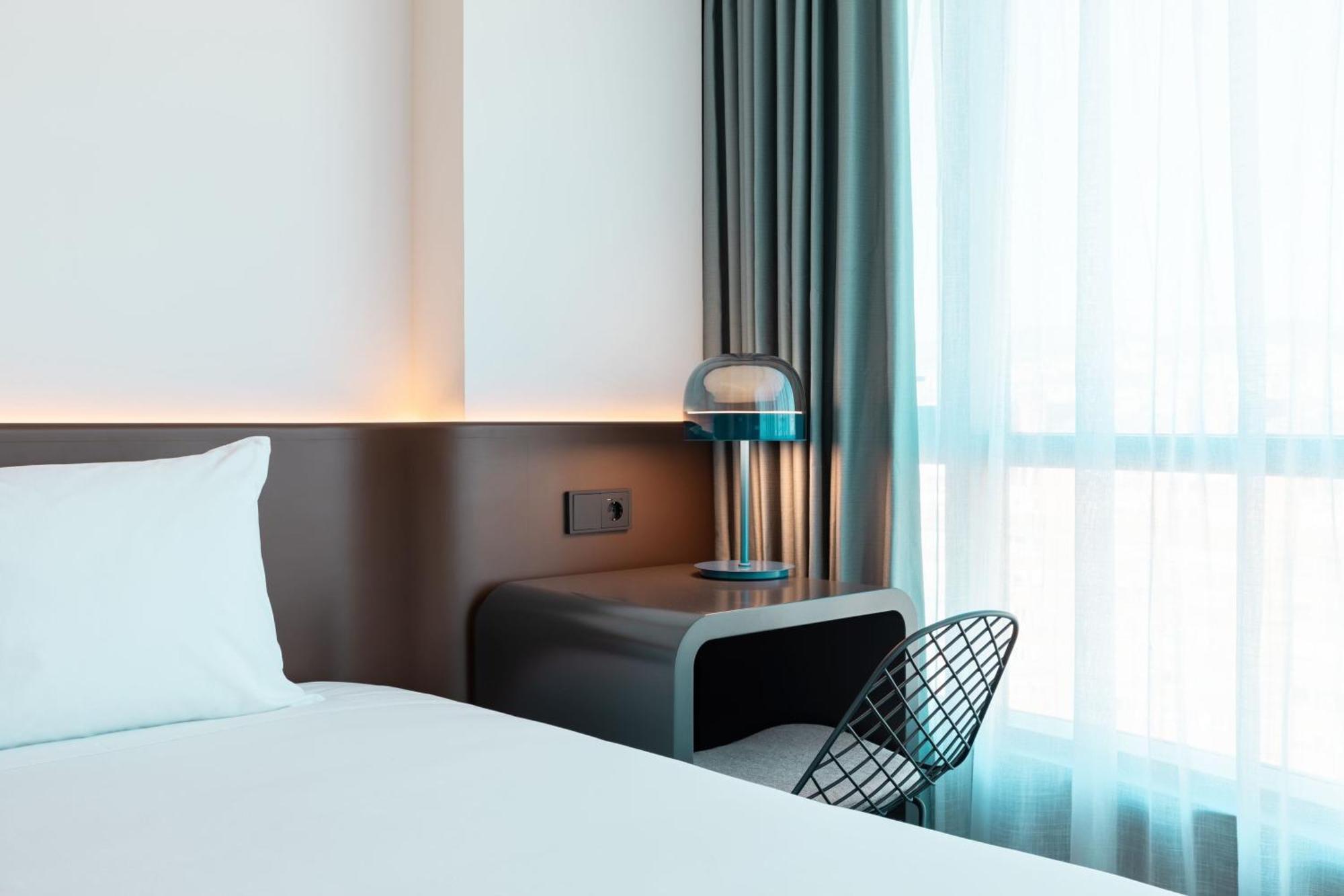 Labtwentytwo Barcelona, A Tribute Portfolio Hotel By Marriott 外观 照片