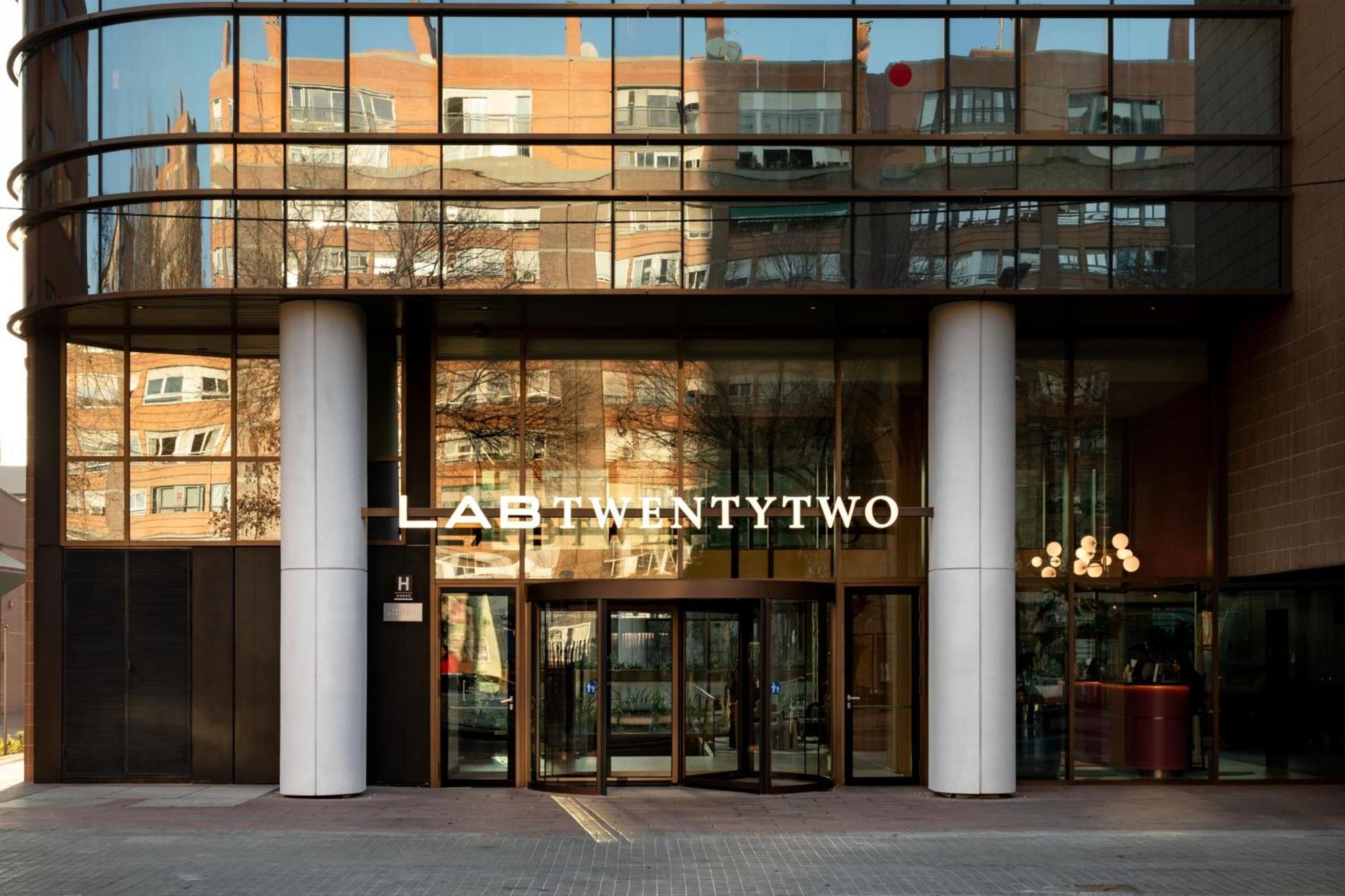 Labtwentytwo Barcelona, A Tribute Portfolio Hotel By Marriott 外观 照片